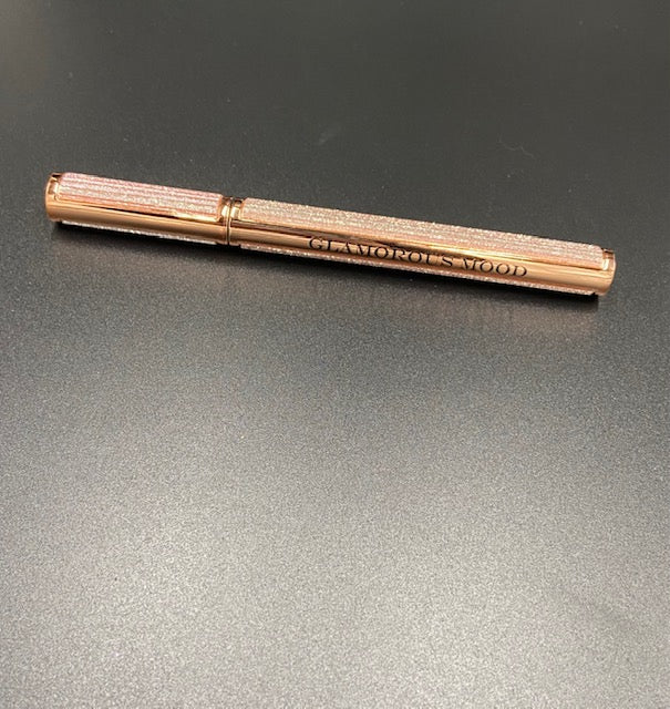 Glamorous Mood Magic Liner.